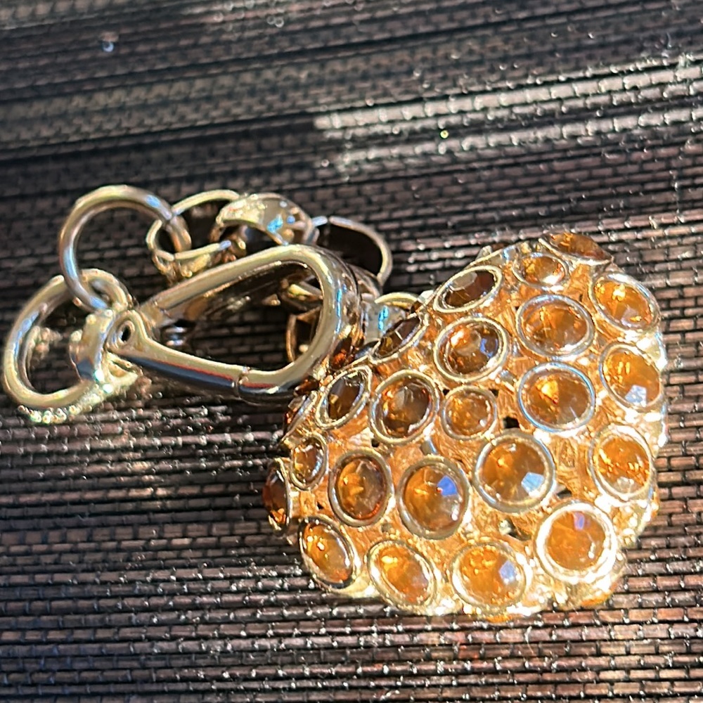 🔥2 X HP🔥VTG gold color Jewelry Heart Key Fob, Amber Style Rhinestones, NWOT - Picture 9 of 9